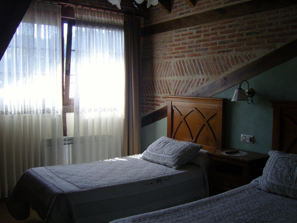 Casa Paulino Hotel Corrales De Buelna Eksteriør billede